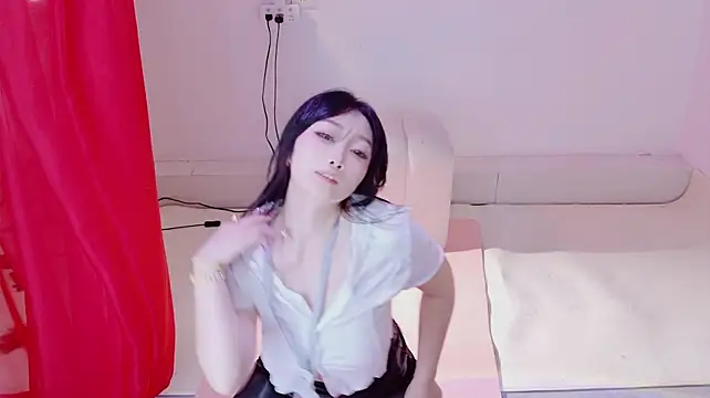 Luna1314 - 脱下她的丝袜+性感精油按摩大腿100次