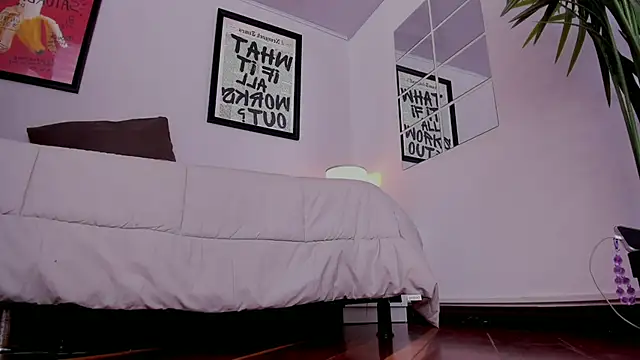 Caroline_dh - cameltoe