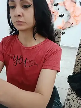 Alisoon_Queen - tits out for 2 minutes