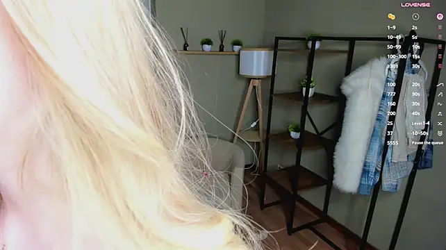 BlondeMiaX - Tease you with my panties now