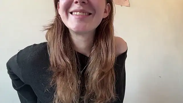RolandeRohrs - Show my firm bootie closer <3