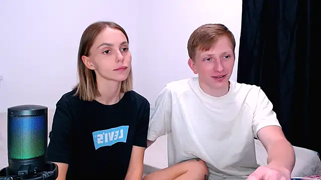 Juliaanddima - show ass doggy
