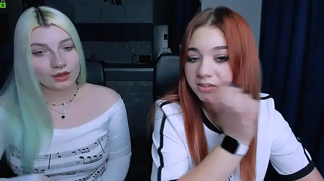 Rada_Kisss - doggy pose