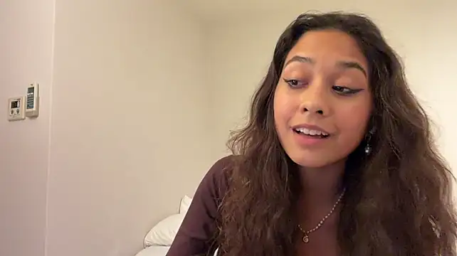 ReynaMccarron - show my cute legs!