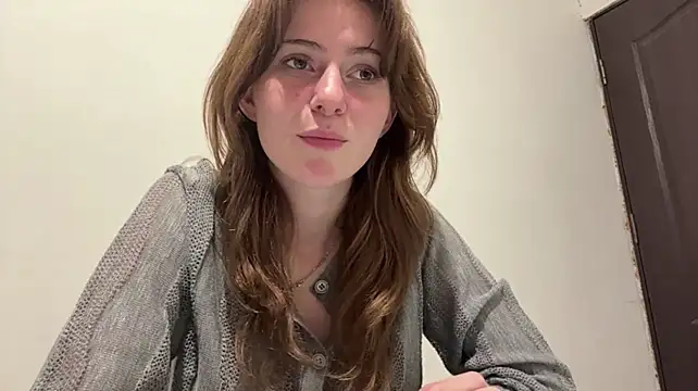 RolandeRohrs - Show my firm bootie closer <3