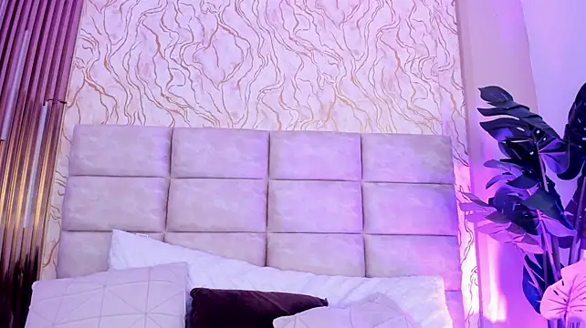 GinaSalanne - Bounce my boobs in ur face