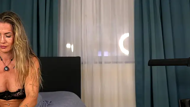 AdelineCarter - Destroy my pussy 10 min toy control