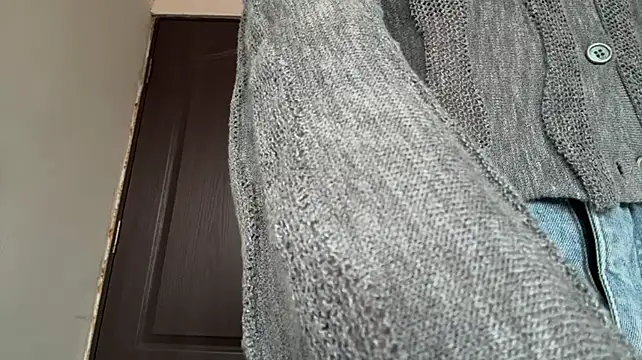 RolandeRohrs - Show my firm bootie closer <3