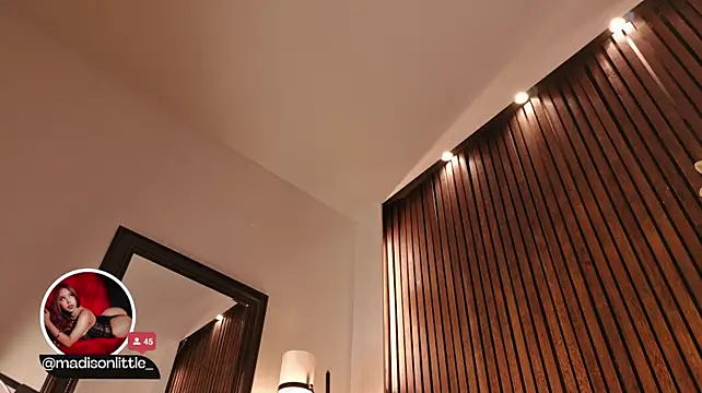 Madison_littlee_ - bra off