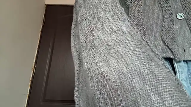 RolandeRohrs - Show my firm bootie closer <3
