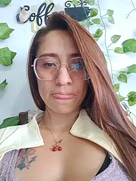 VALERY-94 - Off panties in the street 🔥😈