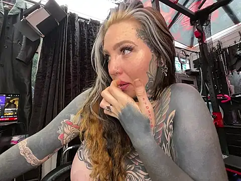 MistressWildd - SQUIRT OVER CAMERA 💦💦💦