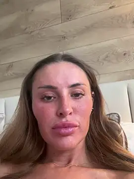 Selena_xxx - Spit on tits and play with them 🫦