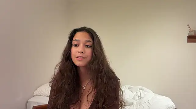 ReynaMccarron - show my naked shoulder