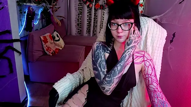 HazelTompson - slap naked tits