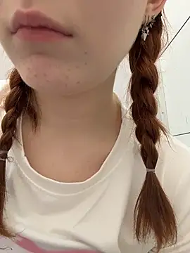 Freaky__Nikki - rub my tits under the top