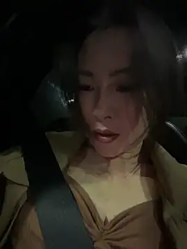 Eva10069 - 💃坝坝舞广场茶座激情全裸上半身