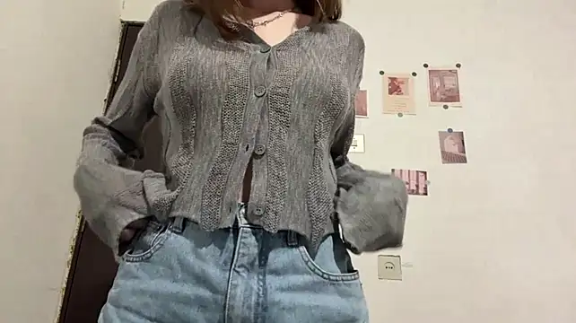 RolandeRohrs - Show my firm bootie closer <3