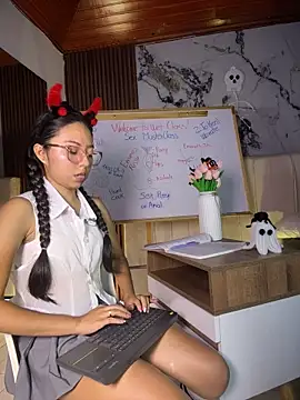 I_AM_EMMA_ - MY TEACHER LICKS MY PUSSY