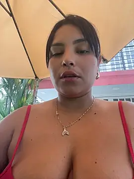 Sara-Vegaa - MAKE ME SQUIRT IN PUBLIC