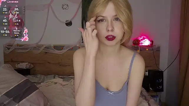 LynetHakes - Take my top off and look at my big boobs