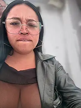 Outdoors-Mia_Khalifa