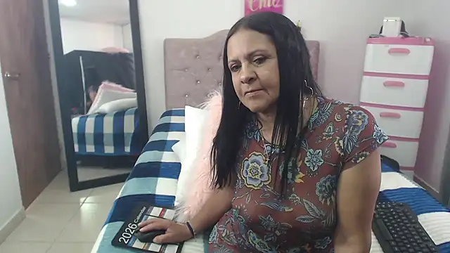 Katiehotx - hello guys welcome in my room