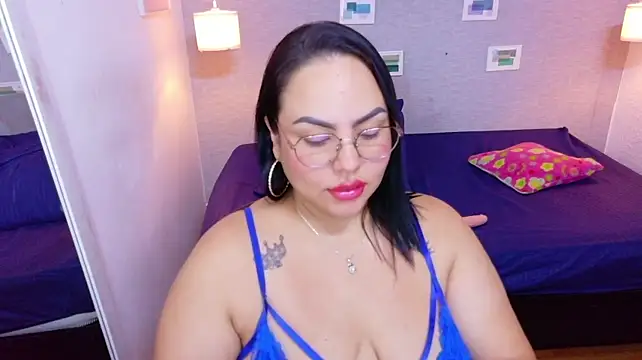Curvy_sexyvalen - squirt all over my bed