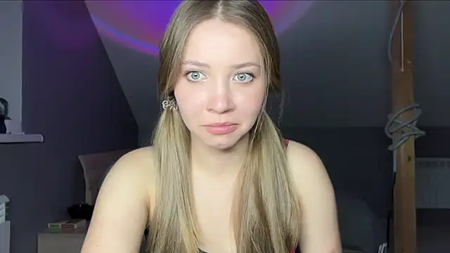 Blondesveg - Play with my boobs🍑