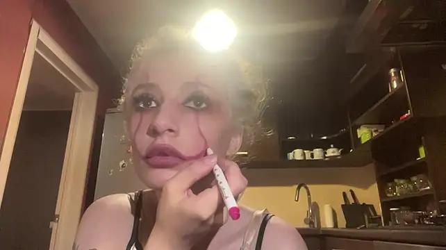 PriscillaOstlie - air kiss