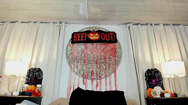Aprillbrunette - erotic dance + oiled on my body 🥵