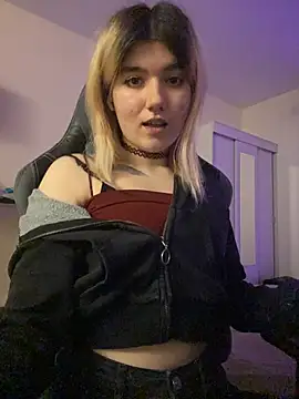 Cherry___Blossom - sit down on camera without panties