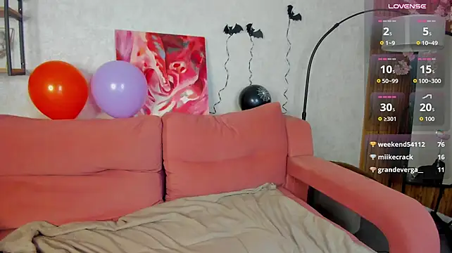 Donna_Hale - play with nipples