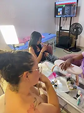 Nails_Lucia - I suck my toy in front of my client +3 m