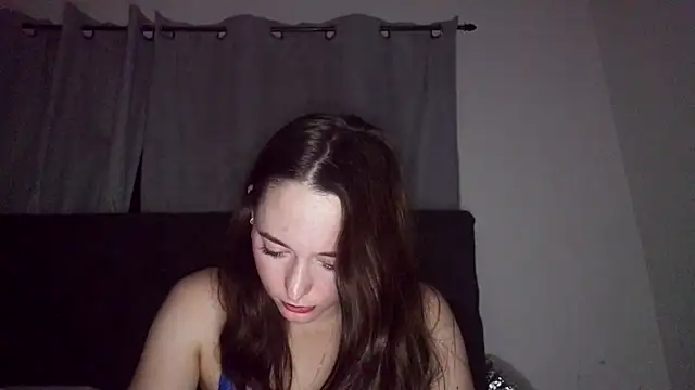 ItsEmilyrosexo - Spit on chest and tease 🍒