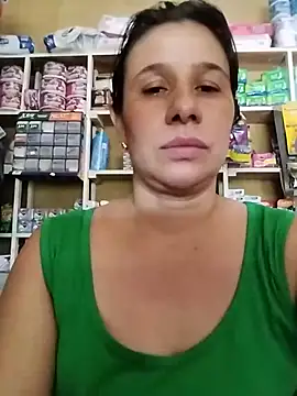 MIA-LARIOS - Mostrar vagina