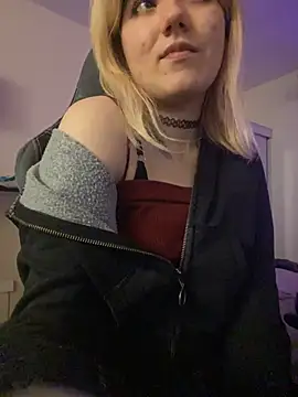 Cherry___Blossom - sit down on camera without panties