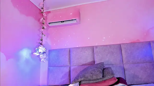 Emiily_Grace - Spit my boobs + suck fingers