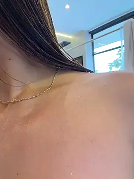 Princess_liz69 - Naked in public + Oil in the body+ photo