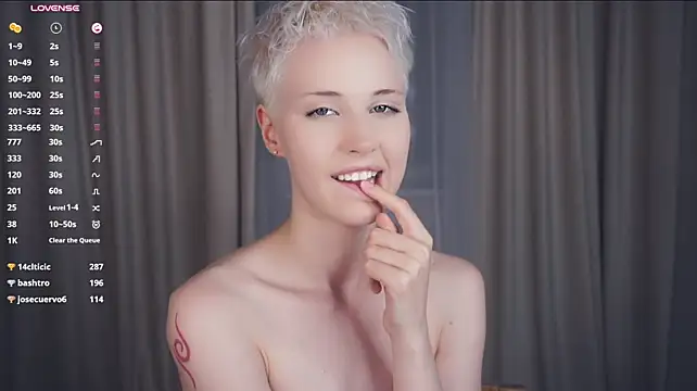HattieSkay - I want to tease u with panties