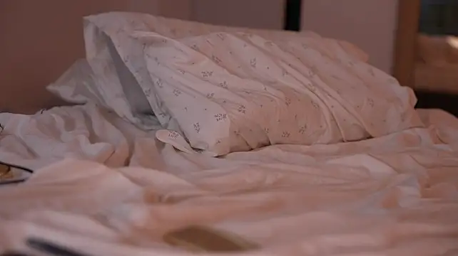 Ibiddi - Glass dildo in pussy