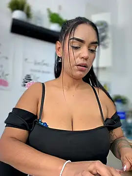 Sara-77 - 🫶🏼☺️VibrateHardInMyClit🤭