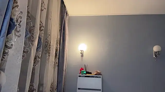 ChloeDivin - take off top