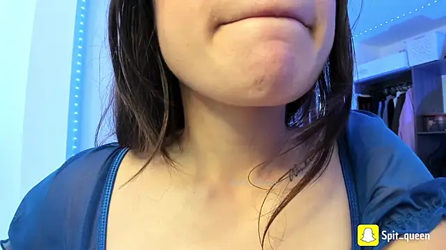 Spit_queen - hold inside mouth