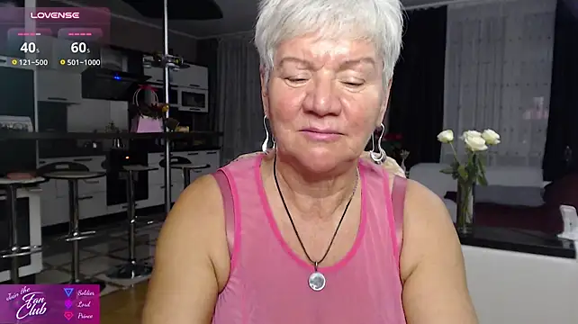 Roxana_brooks - oil on my ass and slap it