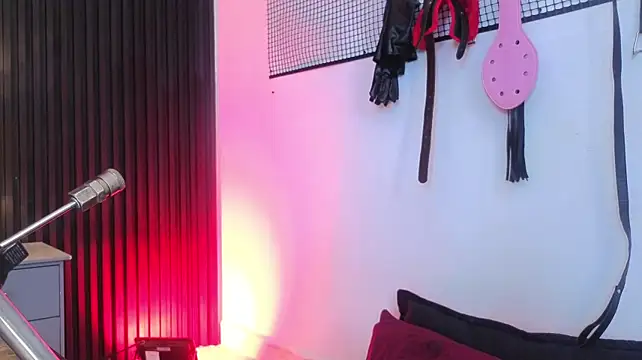 Issafoxx - More saliva 💦🔥in my sexy mouth 💦😈🤤