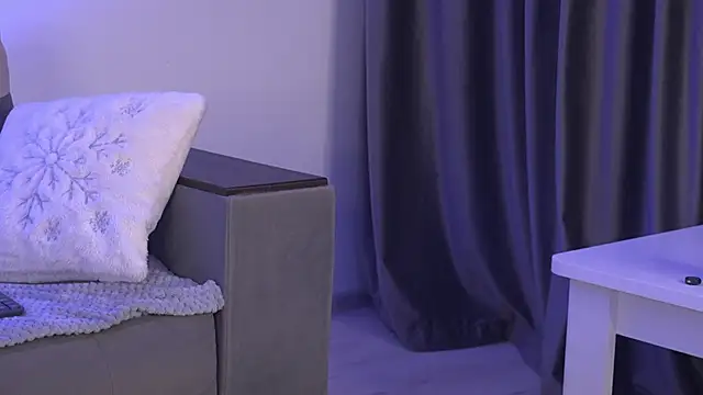RaquelleXO - Domi toy for the queen