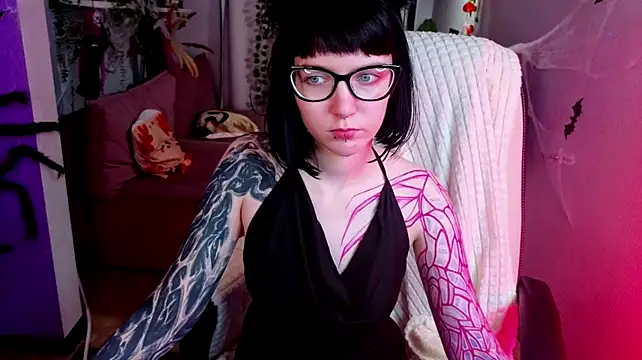 HazelTompson - put finger inside tight pussyyy