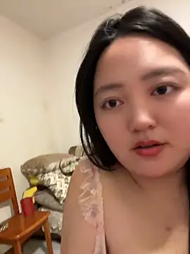Qinqin197 - 脱内衣1分钟