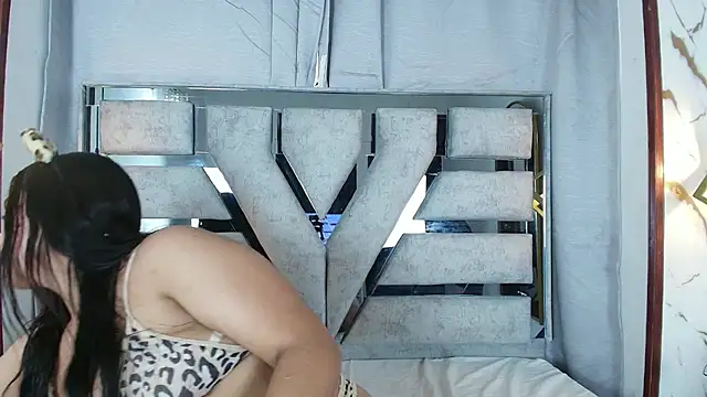 Salomeleee - show and suck tits😈🍒🔥